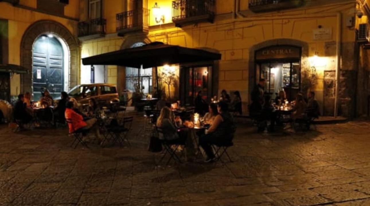 Relais Santa Chiara Leilighet Napoli Eksteriør bilde
